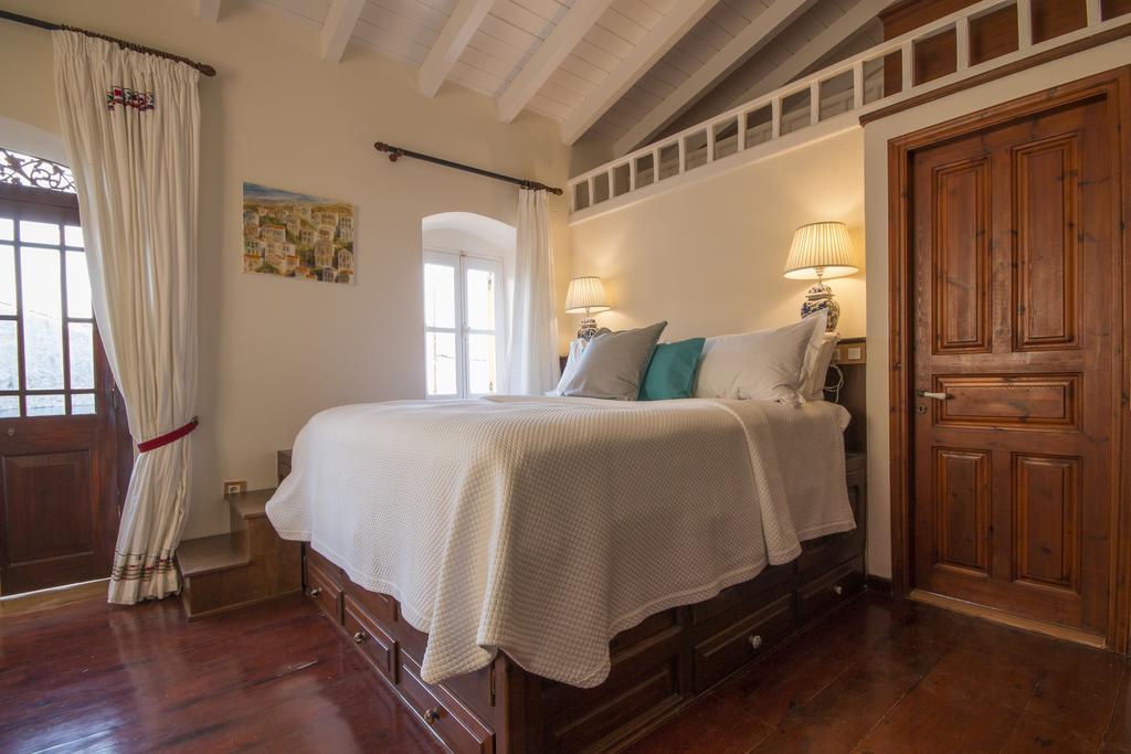 Hotel Emporio à Symi Extérieur photo